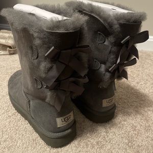 Women Size 10 Grey Bailey Bow UGG
